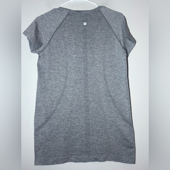 Lululemon Swiftly Tech Short Sleeve Crew Shirt 2.0 Gray Size 10 - Picture 3 of 4